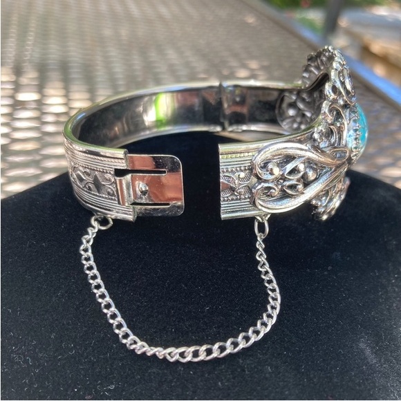 Vintage Turquoise Glass Oval Cabochon Fancy Silvertone Hinge Bangle Bracelet - Picture 14 of 16